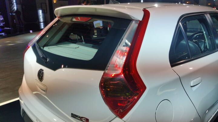 भारत में अगर यह आती है तो इसमें एक छोटा पेट्रोल इंजन होगा जबकि टॉप-एंड 1.5l इंजन हो सकता है जबकि इसमें मैनुअल प्लस और ऑटोमैटिक दोनों विकल्प मिल सकता है. 