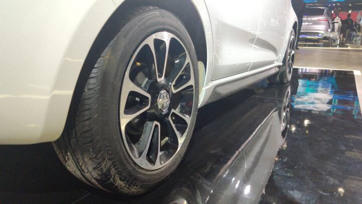 भारत में MG3 एक स्पोर्टी और मजेदार हैचबैक हो सकती है जो MG की प्रेसेंस को और बढ़ाती है क्योंकि भारतीय अभी भी बहुत सारी हैचबैक खरीदते हैं. एमजी फिलहाल इस कार को यहां लाने के बारे में सोच रही है.