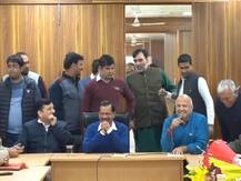 दिल्ली विधानसभा: 70 विधायकों की औसत सम्पत्ति 15 करोड़ रुपए, AAP के 71 फीसदी MLA करोड़पति