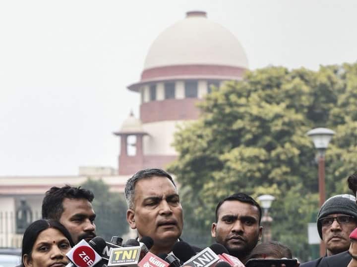 Nirbhaya GangRape: Supreme Court has asked the culprits to reply by tomorrow निर्भया गैंगरेप: केंद्र की अर्जी पर सुप्रीम कोर्ट ने दोषियों को कल तक जवाब देने को कहा