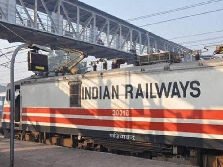 After special trains, railways now preparing to run mail and express trains, passengers will also be able to take waiting tickets from May 15 स्पेशल ट्रेनों के बाद अब  मेल और एक्सप्रेस ट्रेनें चलाने की तैयारी में रेलवे, 15 मई से वेटिंग टिकट भी ले सकेंगे यात्री