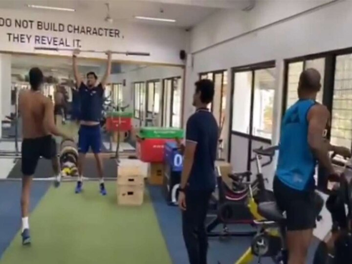 shikhar dhawan ishant sharma and hardik pandya in rehab session रिहैब में 'यहां के हम सिकंदर' गाना सुनते हुए शिखर धवन, ईशांत शर्मा और हार्दिक पांड्या ने किया डांस