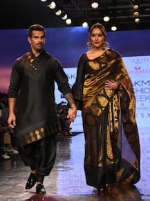 LKW 2020: वैलेंटाइन्स डे पर पति करण सिंह के साथ रैंप पर नजर आईं बिपाशा, देखें तस्वीरें