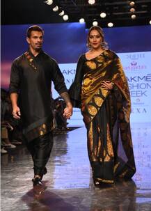 LKW 2020: वैलेंटाइन्स डे पर पति करण सिंह के साथ रैंप पर नजर आईं बिपाशा, देखें तस्वीरें