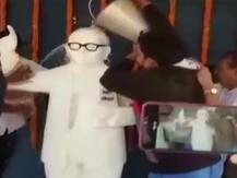 बिहार: गिरिराज सिंह ने अंबेडकर प्रतिमा पर किया माल्यार्पण, विपक्ष ने गंगाजल से धोकर किया पवित्र