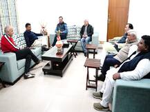 शपथ ग्रहण से पहले केजरीवाल ने संभावित कैबिनेट के साथ किया डिनर, दिल्ली के विकास पर हुई चर्चा