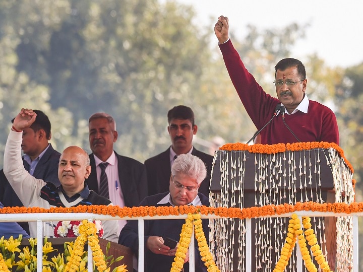 शपथ लेने के बाद अरविंद केजरीवाल ने रामलीला मैदान में लोगों को संबोधित भी किया.