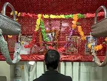 महाकाल एक्सप्रेस: पहली यात्रा में भगवान शिव के लिए रिजर्व की गई सीट, बर्थ को मंदिर की तरह सजाया