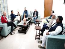 दिल्ली की महिलाओं का केजरीवाल से सवाल- मंत्रिमंडल में एक भी महिला नहीं तो कैसे हुआ महिला सम्मान