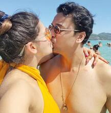 हनीमून मना रहे हैं 'जोधा अखबर' फेम अनुराग, लिप-लॉक से लेकर रोमांस तक सामने आईं हद से ज्यादा खूबसूरत तस्वीरें