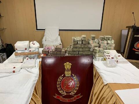 ED ने तीन शहरों में की छापेमारी, चार करोड़ रुपये और 27 किलो सोना जब्त