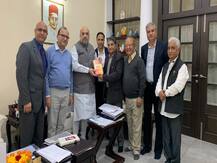 Kashmiri Pandits के डेलीगेशन ने गृहमंत्री अमित शाह से की मुलाकात, अनुच्छेद 370 हटाने के लिए धन्यवाद किया