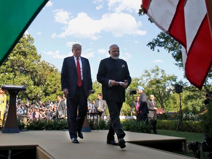 PM Modi will break protocol to welcome donald trump PM मोदी फिर तोड़ेंगे प्रोटोकॉल, अहमदाबाद हवाई अड्डे जाकर करेंगे अमेरिकी राष्ट्रपति डोनाल्ड ट्रंप का स्वागत