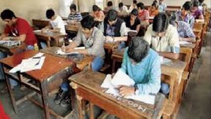 इस बार प्रश्नपत्रों में पचास वस्तुनिष्ठ प्रश्नों की जगह अब वस्तुनिष्ठ प्रकार के 60 प्रश्न पूछे जाएंगे. हालांकि इसमें केवल 50 प्रश्नों के ही उत्तर देने होंगें.