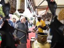 Hunar Haat में पीएम मोदी ने लिया लिट्टी चोखा का आनंद, कुछ कलाकारों से बातचीत भी की