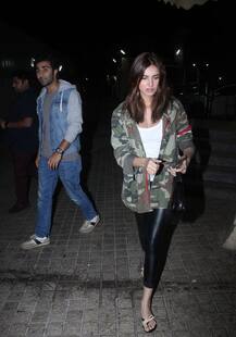 IN PICS: देर रात बॉयफ्रेंड के साथ स्पॉट हुईं ये एक्ट्रेस, मीडिया को देख ऐसे किया रिएक्ट