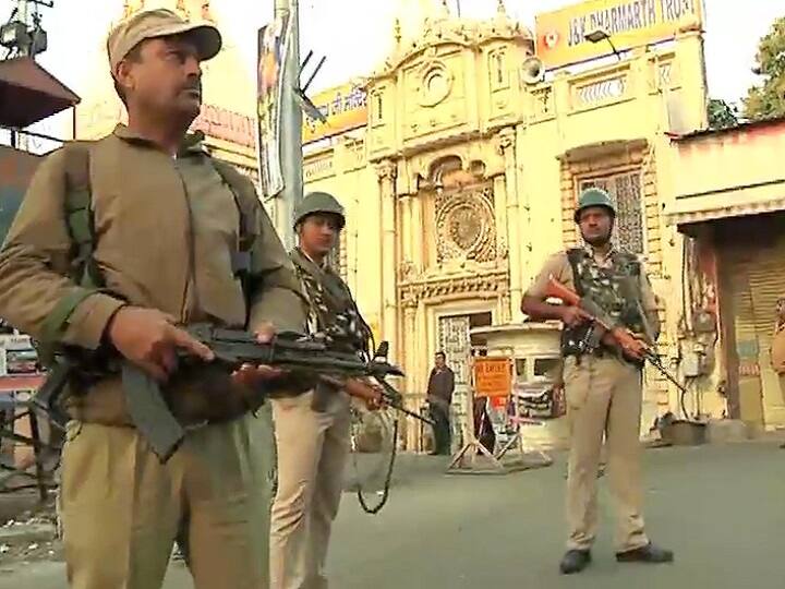 जम्मू-कश्मीरः कई स्थानीय नेताओं को सुरक्षित स्थानों पर भेजा गया, बढ़ते आतंकी हमलों के चलते फैसला Jammu Kashmir regional village leaders have been taken to secure places after increasing terrorists attack जम्मू-कश्मीरः कई स्थानीय नेताओं को सुरक्षित स्थानों पर भेजा गया, बढ़ते आतंकी हमलों के चलते फैसला