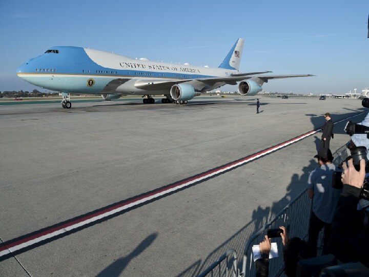 अमेरिकी राष्ट्रपति का Air Force One विमान आसमान में उड़ता 'शाही महल
