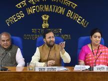 मोदी सरकार की किसानों को राहत, अब कर्ज लेने वाले किसानों के लिए बीमा कराना जरूरी नहीं