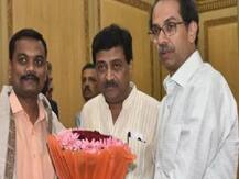 तिरंगे को आग से बचाने वाले कर्मचारी को CM उद्धव ठाकरे ने किया सम्मानित