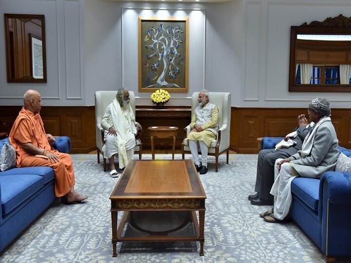 Ram Mandir trust members met with PM Narendra Modi पीएम मोदी से मिले राम मंदिर ट्रस्ट के सदस्य, भूमि पूजन में शामिल होने का न्यौता दिया- सूत्र