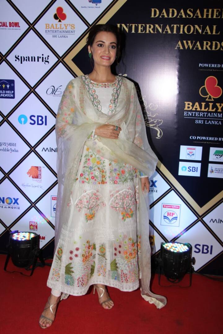 अभिनेत्री दीया मिर्जा भी इस दौरान बेहद खूबसूरत ट्रेडिशनल लुक में दिखाई दीं. (Photo credit: Manav Manglani)