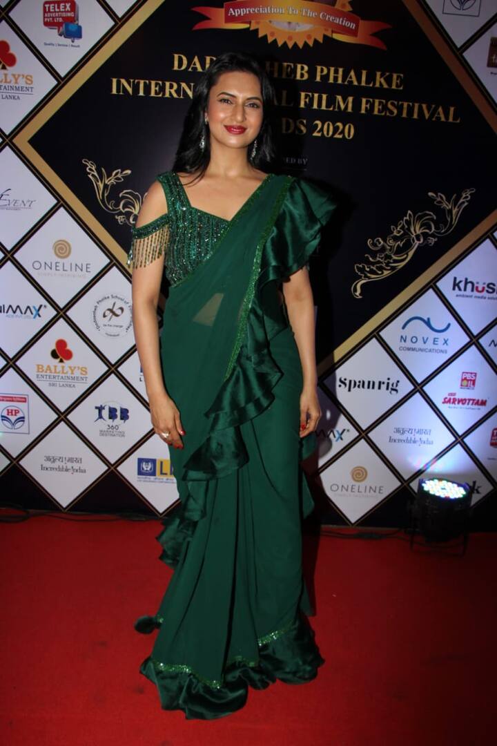 टेलीविजन स्टार दिव्यांका त्रिपाठी ने भी इस अवॉर्ड नाइट में शिरकत की. (Photo credit: Manav Manglani)