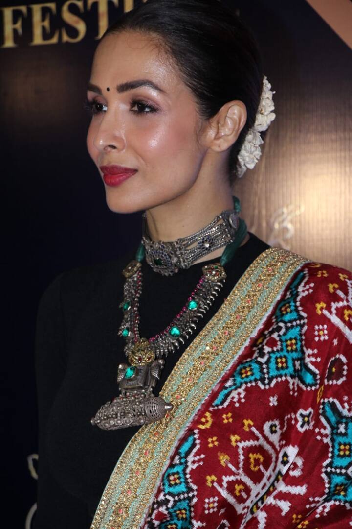 इस अवॉर्ड नाइट में मलाइका अरोड़ा बेहद खूबसूरत अंदाज में शिरकत करने के लिए पहुंचीं. (Photo credit: Manav Manglani)