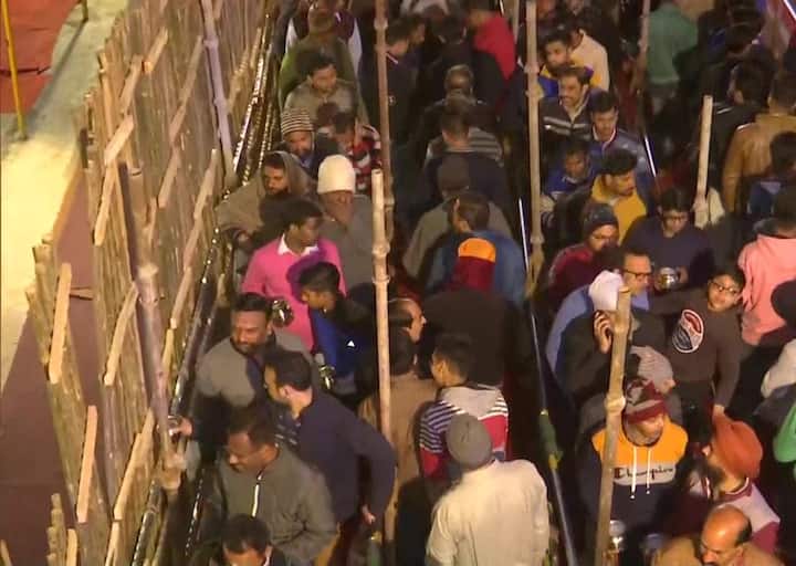 आज महाशिरात्री का व्रत है. आज के दिन हिंदू धर्म के लोग शिवजी की पूजा करते हैं. इस साल महाशिवरात्रि का पर्व पूरे देश में 21 फरवरी शुक्रवार के दिन मनाया जा रहा है. इस दिन निशीथ काल में यानी मध्यरात्रि में चतुर्दशी की तिथि रहेगी.