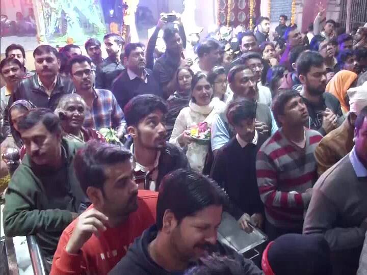 सुबह 8 बजकर 19 मिनट से लेकर 9 बजकर 44 मिनट तक लाभ का योग है. इसके बाद 11 बजकर 9 मिनट तक अमृत काल रहेगा. इस समय आरोग्य सुख के लिए शिवजी का अभिषेक कर सकते हैं.