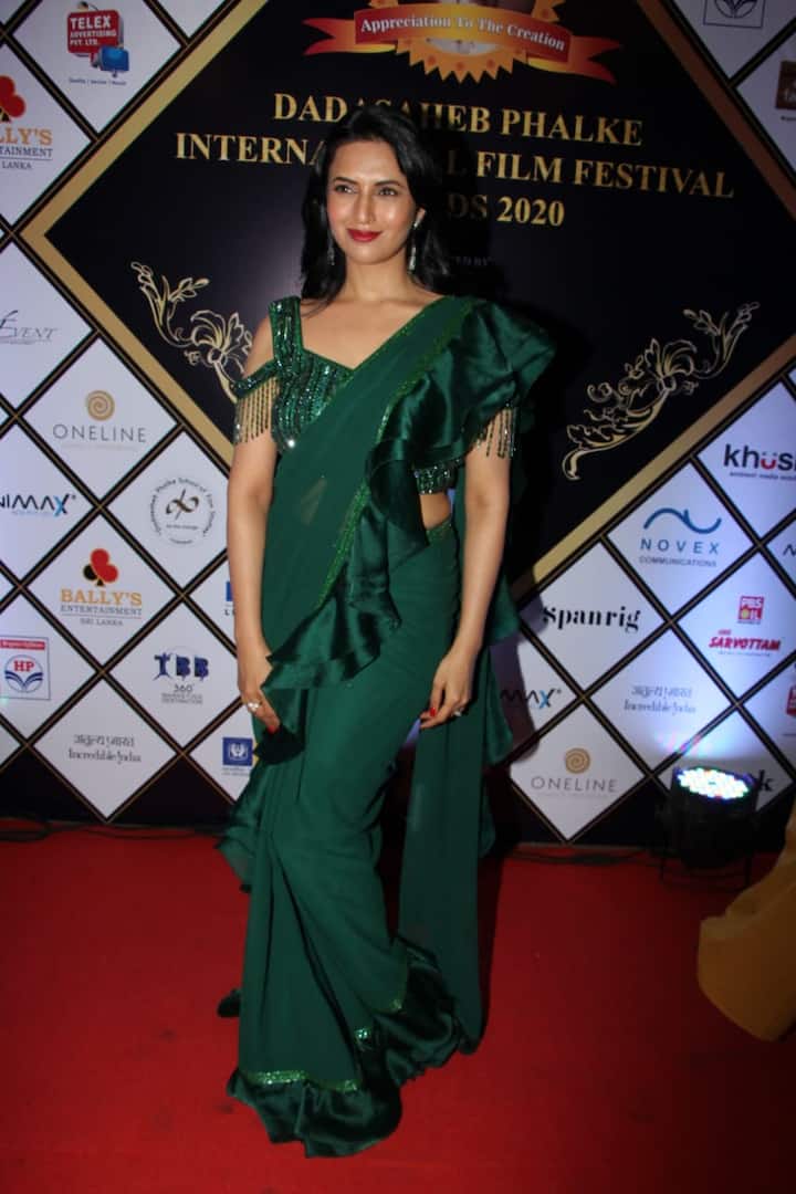 दिव्यांका को इस अवॉर्ड इवेंट में टीवी की बेस्ट एक्ट्रेस के खिसाब से भी नवाजा है. 'ये है मोहब्बतें' शो में मुख्य भूमिका में नजर आ चुकीं अभिनेत्री को इशिता का किरदार निभाने के लिए बेस्ट एक्ट्रेस का अवॉर्ड मिला. (Photo credit: Manav Manglani)