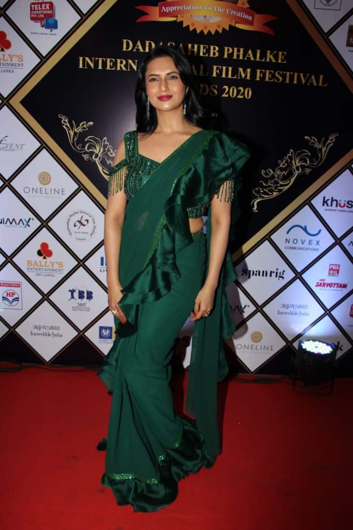 दादासाहेब फाल्के अंतर्राष्ट्रीय फिल्म पुरस्कार 2020 समारोह के दौरान सर्वश्रेष्ठ टेलीविजन अभिनेत्री चुने जाने पर दिव्यांका ने खुशी जाहिर की है. (Photo credit: Manav Manglani)