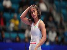 एशियाई कुश्ती चैम्पियनशिप में भारत की उम्मीदों को झटका लगा, विनेश गोल्ड की रेस से बाहर हुई