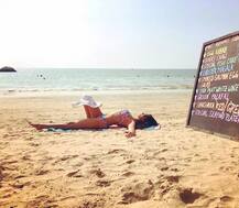 समंदर किनारे योग करती नजर आईं टीवी अभिनेत्री कविता कौशिक, वायरल हुईं तस्वीरें