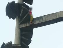 मध्यप्रदेश: प्रेमी से शादी के लिए फिल्मी स्टाइल में पानी की टंकी पर चढ़ी नाबालिग लड़की