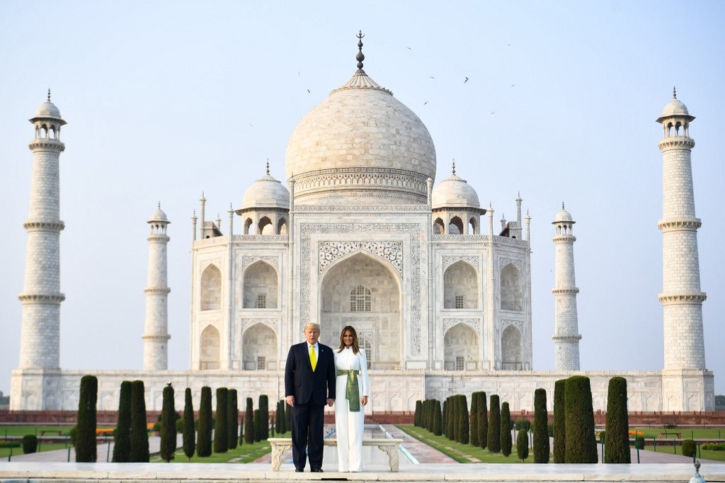 PHOTOS: डॉनल्ड ट्रंप ने पत्नी के साथ किया ताज का दीदार, बेटी इवांका ने भी खिंचवाई तस्वीरें