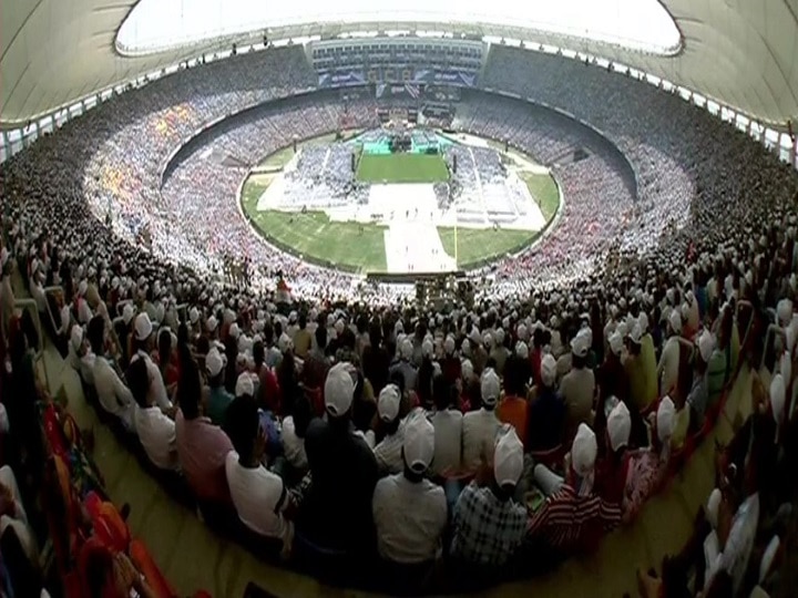'Namaste Trump'- Motera Stadium grooved on Bollywood songs and Gujarati tunes ANN 'नमस्ते ट्रंप': बॉलीवुड गानों, गुजराती धुनों पर झूमा मोटेरा स्टेडियम