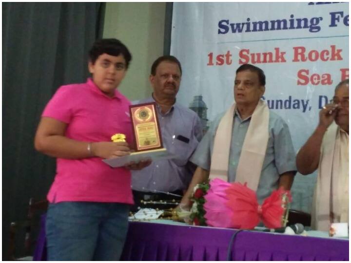 नेवी चिल्ड्रन स्कूल की स्पेशल चाइल्ड ने अरब सागर में की 14 किलोमीटर की तैराकी, बनाया विश्व रिकॉर्ड Special Student of Navy children school sets world record in Swiming नेवी चिल्ड्रन स्कूल की स्पेशल चाइल्ड ने अरब सागर में की 14 किलोमीटर की तैराकी, बनाया विश्व रिकॉर्ड