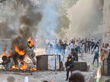 उत्तर पूर्वी दिल्ली में भारी हिंसा को लेकर गृह मंत्रालय ने कहा- स्थिति नियंत्रण में है