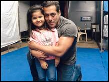 'राधे' के सेट पर सलमान खान से मिली उनकी नन्हीं फैन, वीडियो हो रहा है वायरल