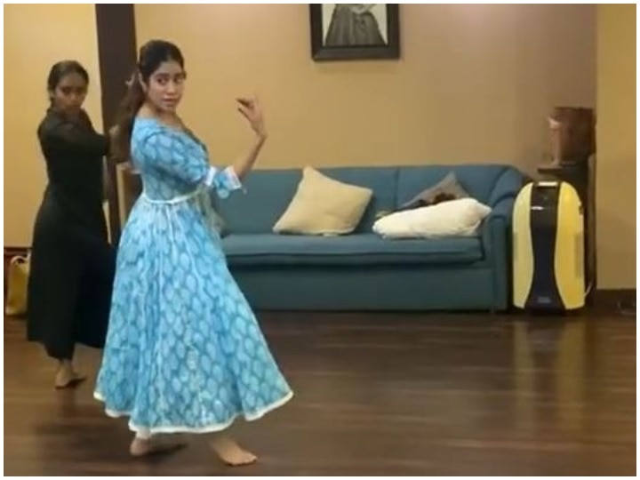 Jahnavi Kapoor Dance on the song 'Piya Tose Naina Lage Re' from the film 'Guide' फिल्म 'गाइड' के सॉन्ग 'पिया तोसे नैना लागे रे' पर जमकर थिरकीं जाह्नवी कपूर, वीडियो हुआ वायरल