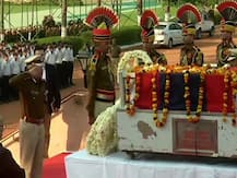 Delhi Violence: नम आंखों के साथ शहीद कांस्टेबल रतनलाल को दी गई आखिरी सलामी, राजकीय सम्मान के साथ हुआ अंतिम संस्कार