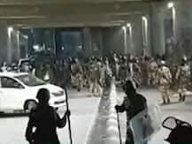 दिल्ली हिंसा में अब तक 13 लोगों की मौत, जाफराबाद मेट्रो के पास धरना दे रहे लोगों को हटाया गया