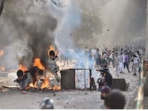 Delhi Violence: हिंसा के दौरान दिल्ली पुलिस करती रही आदेश का इंतजार, उपद्रवियों ने मचाया कत्लेआम