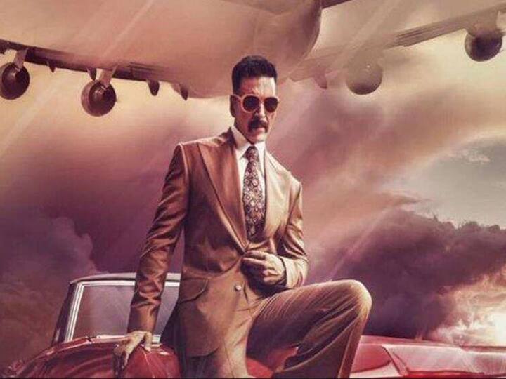 Akshay Kumar- बॉलीवुड के खिलाड़ी अक्षय कुमार भी महंगी कारों का शौक रखते हैं. उनके पास 1.37 करोड़ रुपये की एक Porsche Cayenne और Mercedes-Benz V-Class है, जिसका  एक्स शोरूम प्राइज 1.10 करोड़ है. इन दोनों गाड़ियों के अलावा अक्षय एक Rolls-Royce Phantom  के मालिक भी हैं जो 9.50 करोड़ रुपये की बताई जाती है.