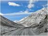 मौसम में हुआ सुधार, लद्दाख को कश्मीर और बाकी देश से जोड़ने वाली सड़कों से बर्फ हटाना शुरू