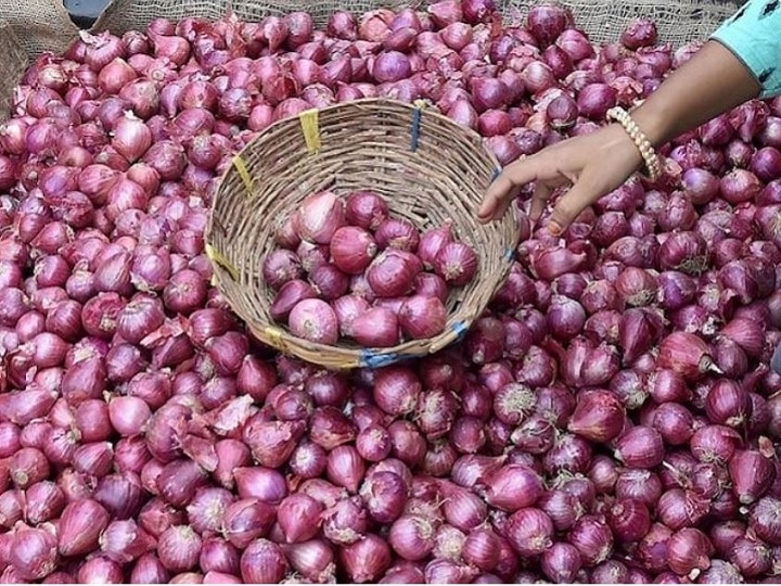 Wholesale price of onion reduced by Rs 10 per kg after government intervention सरकार के दखल के बाद 10 रुपये किलो तक कम हुए प्याज के थोक भाव