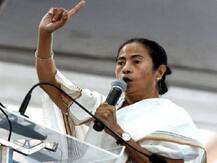 दिल्ली हिंसा पर ममता बनर्जी ने लिखी कविता, कहा- क्या यह लोकतंत्र का अंत है?