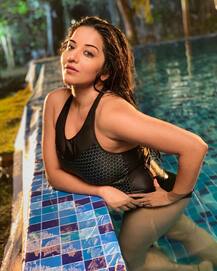 भोजपुरी स्टार मोनालिसा का खूबसूरत अंदाज हुआ वायरल, ब्लैक स्विमसूट में आईं नजर