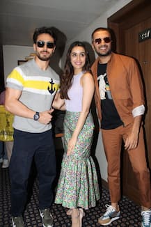 'बागी 3' के प्रमोशन के दौरान मुस्कुराती हुई तस्वीरों में कैद की गईं अभिनेत्री श्रद्धा कपूर